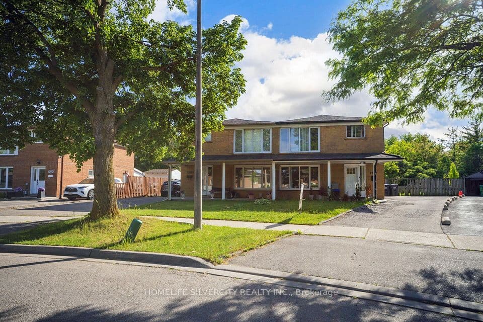 7582 Discus Crescent, Mississauga, ON L4T 2V3 – main photo