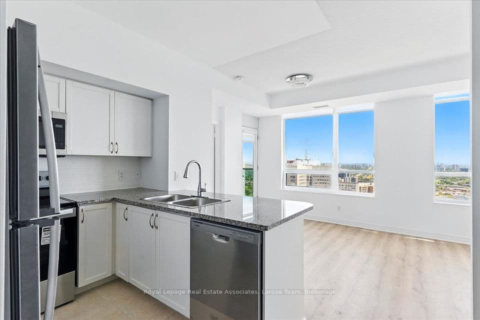 208 Enfield Place 3701, Mississauga, ON L5B 0G8 – photo 2