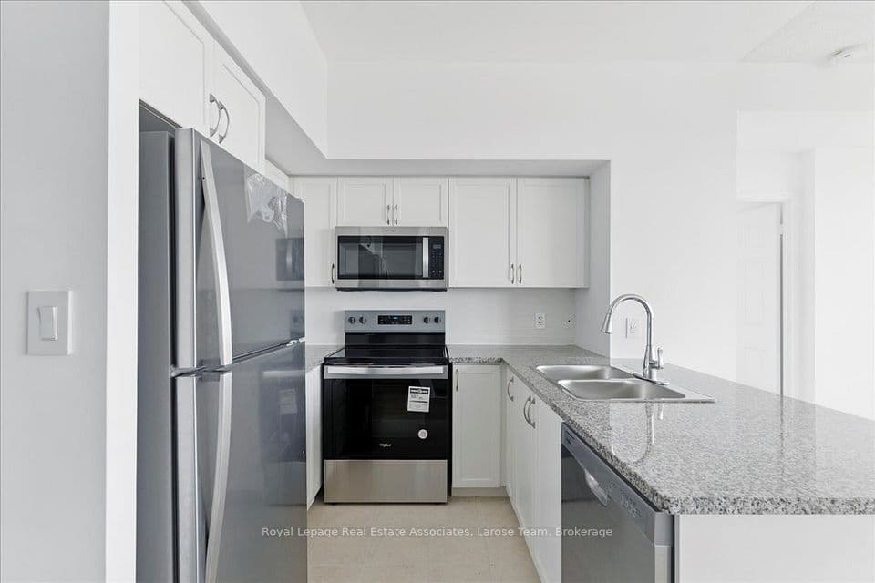 208 Enfield Place 3701, Mississauga, ON L5B 0G8 – photo 3