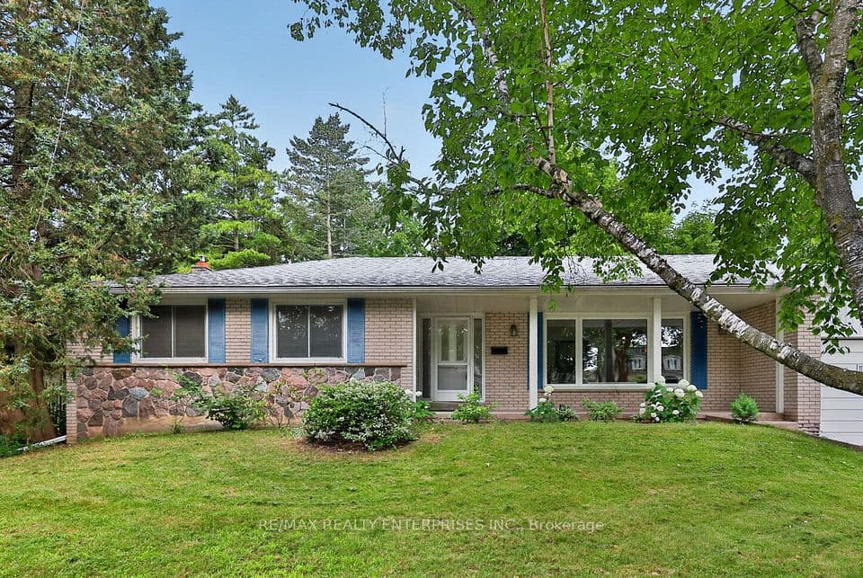975 Cresthampton Lane, Mississauga, ON L5H 2X2 – photo 3