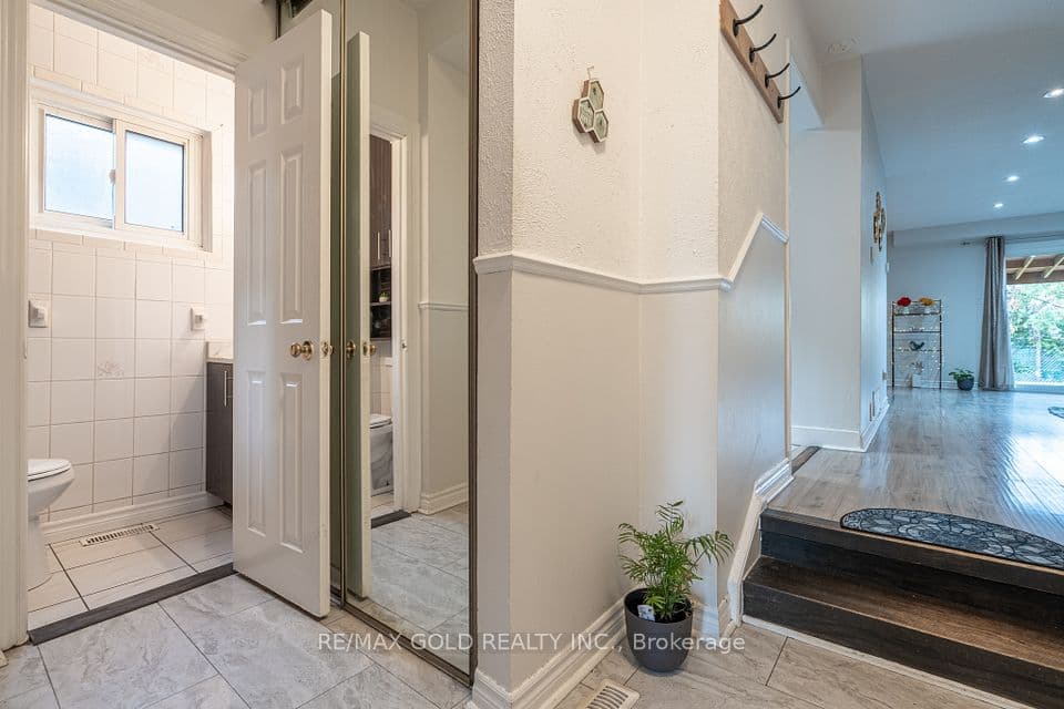 23 Judith Crescent, Brampton, ON L6S 3J3 – photo 2