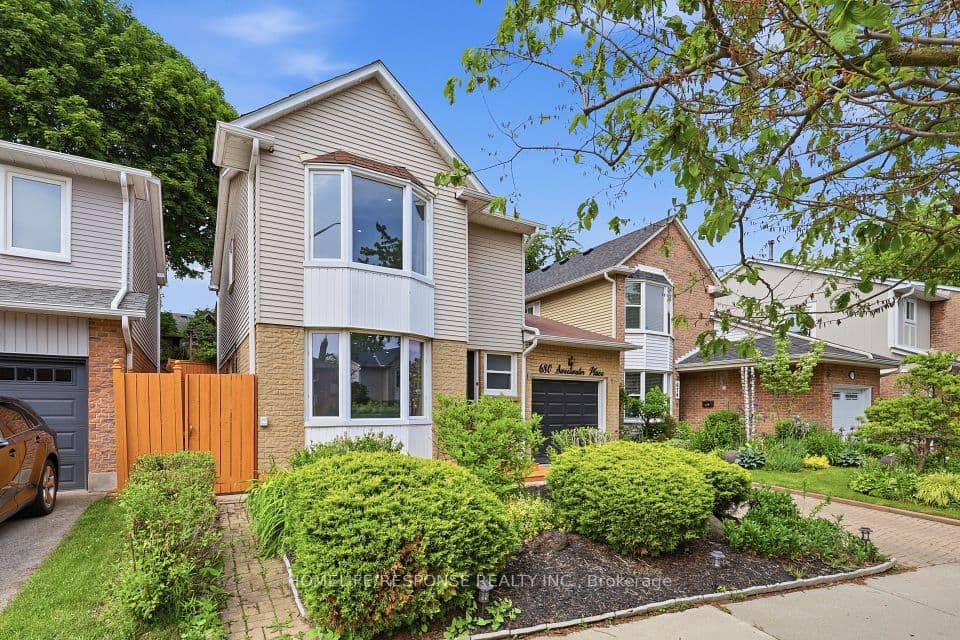 680 SWEETWATER Place, Mississauga, ON L5H 3Y9 – photo 2