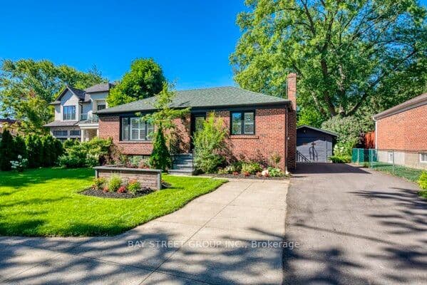 538 Fourth Line, Oakville, ON L6L 5A8 – main photo