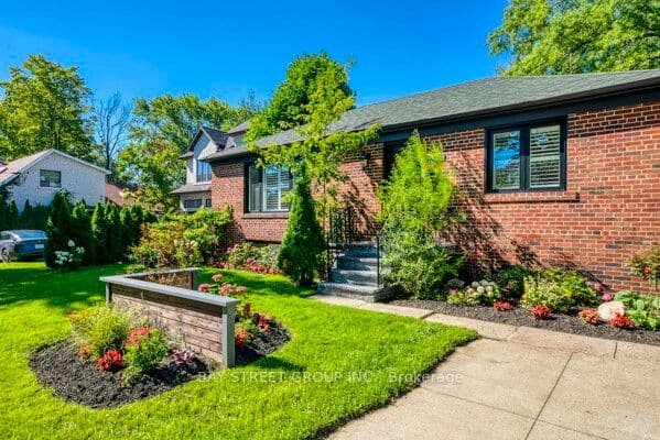 538 Fourth Line, Oakville, ON L6L 5A8 – photo 2