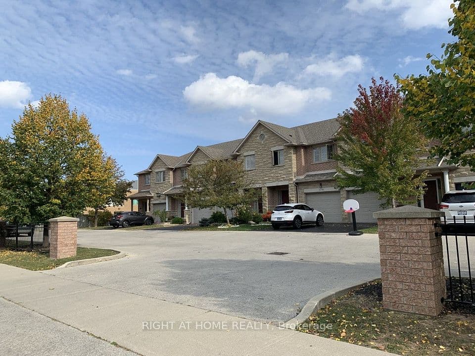 2234 COUNTRY CLUB Drive, Burlington, ON L7M 5A8 – main photo