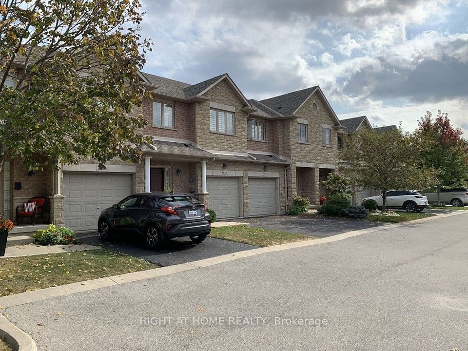 2234 COUNTRY CLUB Drive, Burlington, ON L7M 5A8 – photo 3