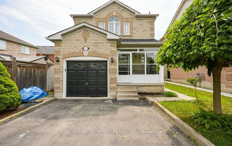 9 Weatherell Drive, Brampton, ON L7A 1Y7 – main photo