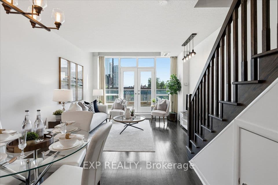 3391 Bloor Street W 221, Toronto, ON M8X 1G3 – main photo