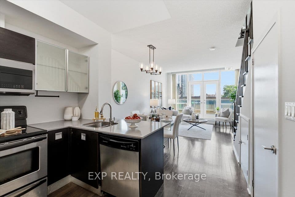 3391 Bloor Street W 221, Toronto, ON M8X 1G3 – photo 3