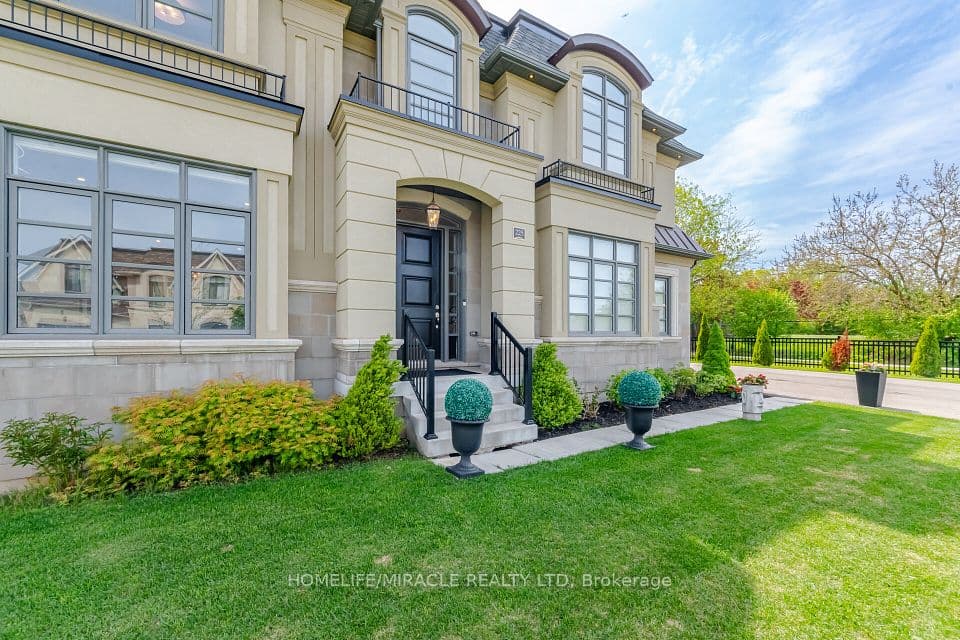 225 Prince George Crescent, Oakville, ON L6L 6P2 – main photo
