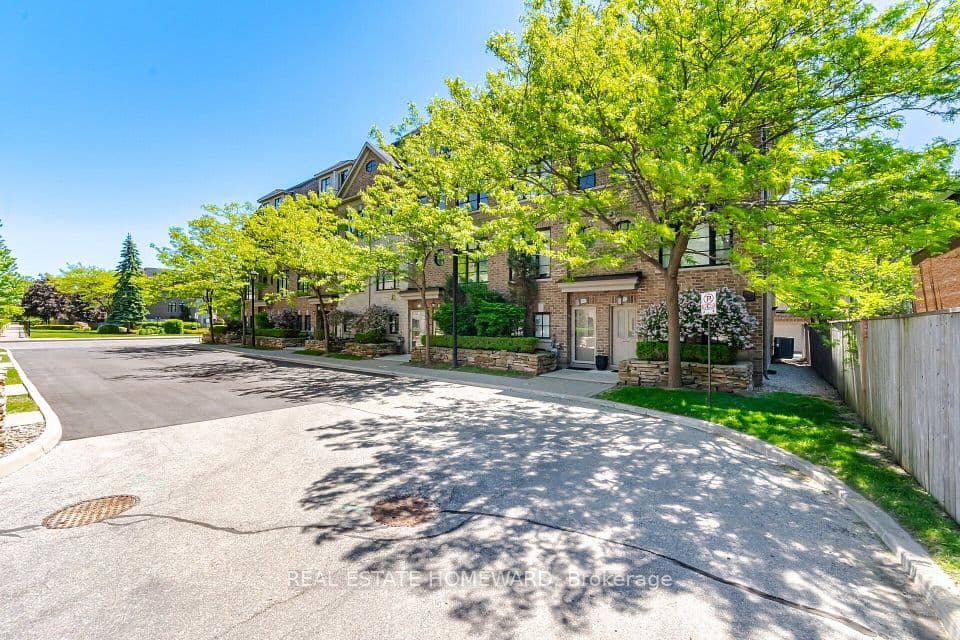 62 Cormier Heights, Toronto, ON M8Z 0B5 – photo 2