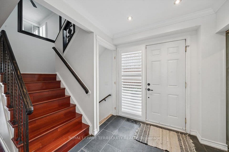 1825 Hyde Mill Crescent, Mississauga, ON L5N 0A7 – photo 2