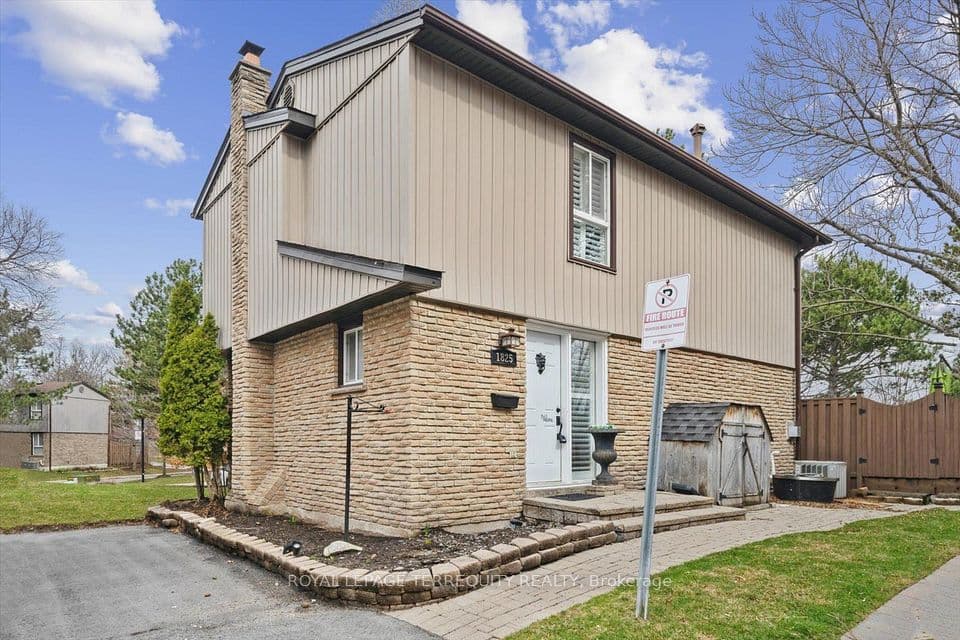 1825 Hyde Mill Crescent, Mississauga, ON L5N 0A7 – main photo