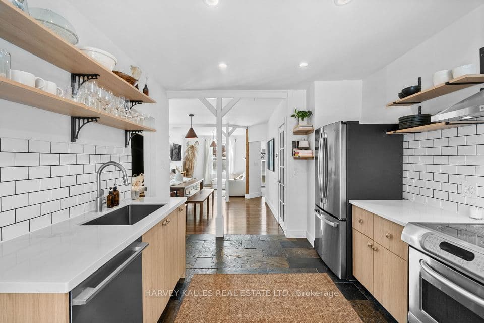 14 Manitoba Street, Toronto, ON M8Y 1C7 – main photo