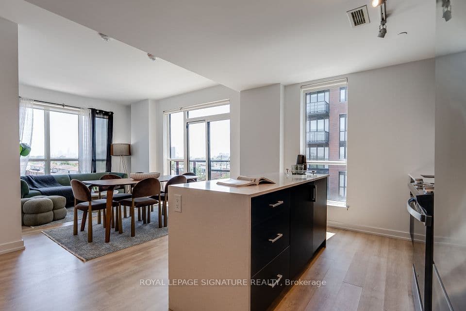 2300 St. Clair Avenue W 517, Toronto, ON M6N 1K8 – main photo