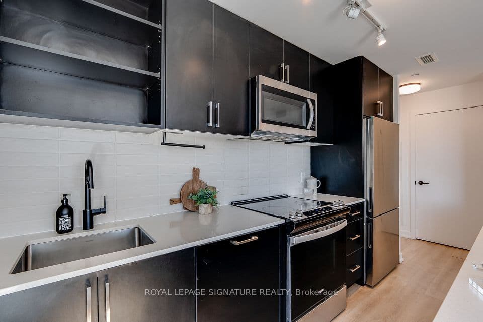 2300 St. Clair Avenue W 517, Toronto, ON M6N 1K8 – photo 3