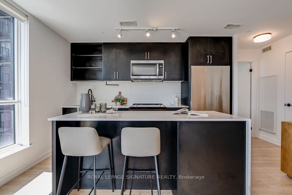 2300 St. Clair Avenue W 517, Toronto, ON M6N 1K8 – photo 2