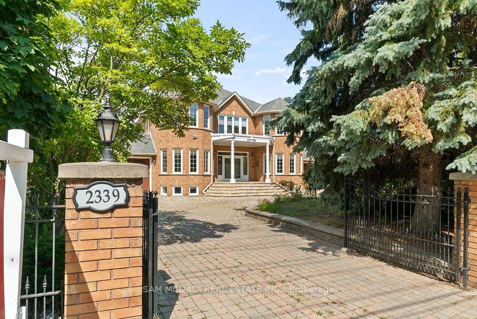 2339 Glengarry Road, Mississauga, ON L5C 1Y1 – main photo