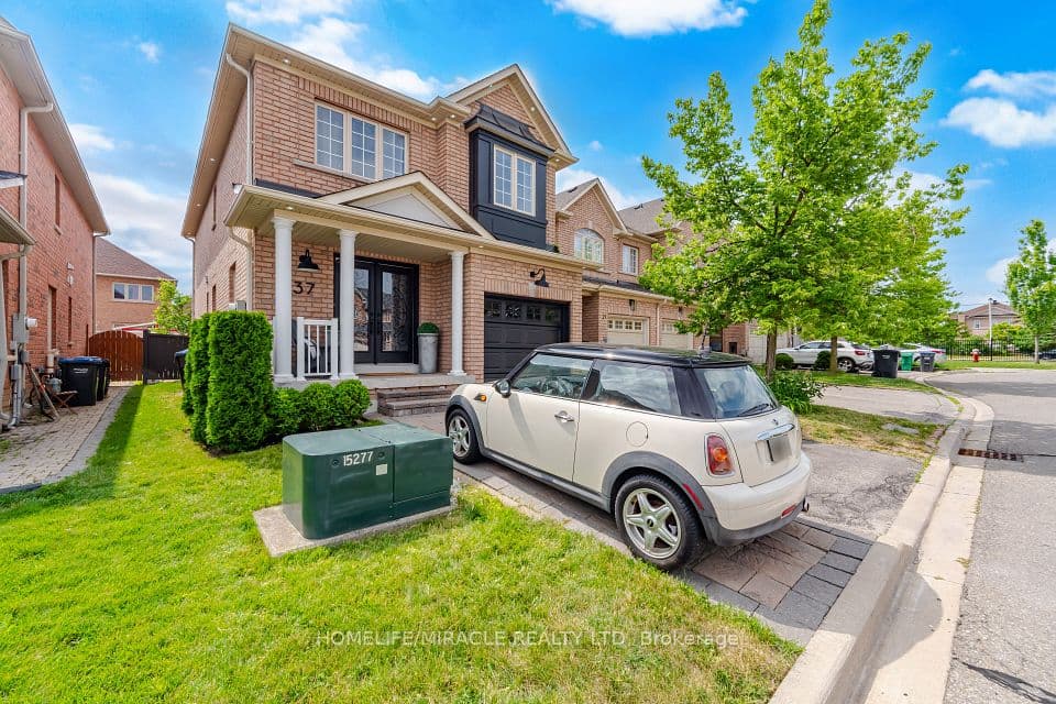 37 Lacebark Court, Brampton, ON L6R 3M7 – photo 3