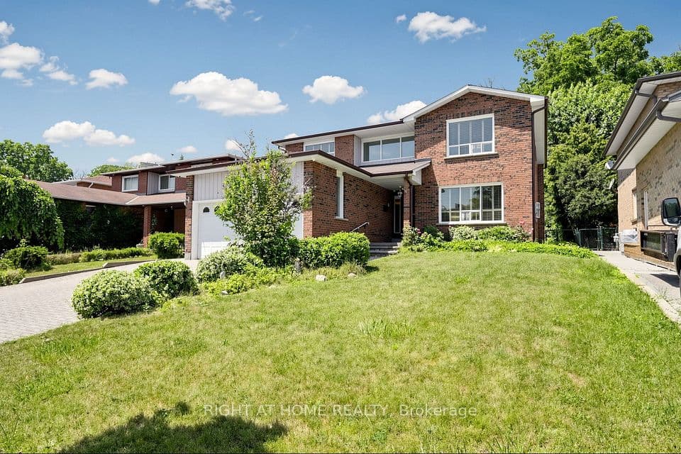 2614 Pollard Drive, Mississauga, ON L5C 3H1 – photo 2