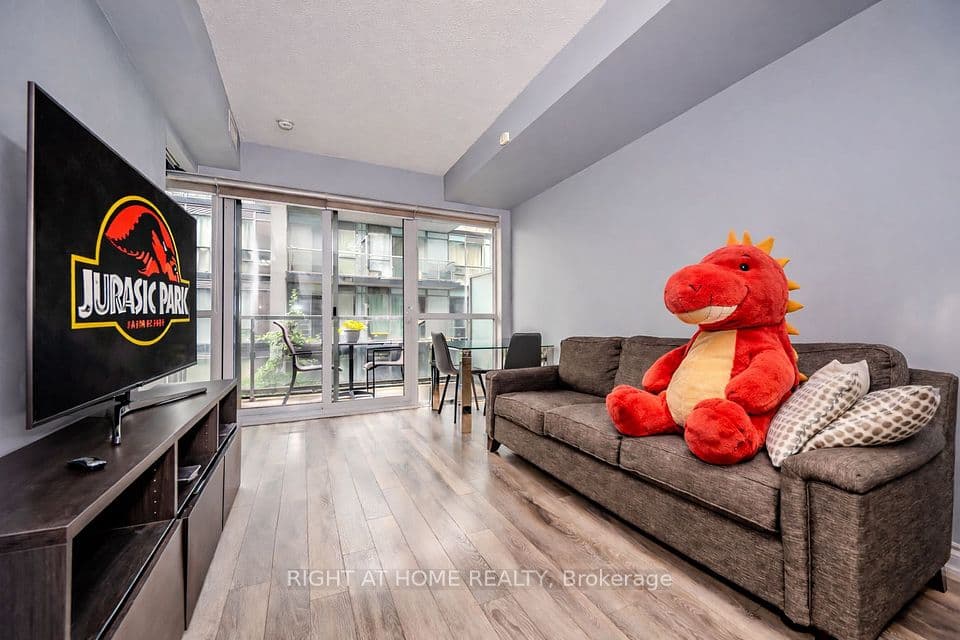 15 James Finlay Way 917, Toronto, ON M3M 0B3 – photo 3
