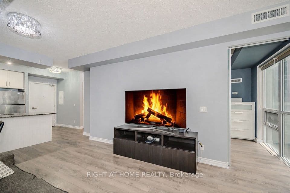 15 James Finlay Way 917, Toronto, ON M3M 0B3 – main photo