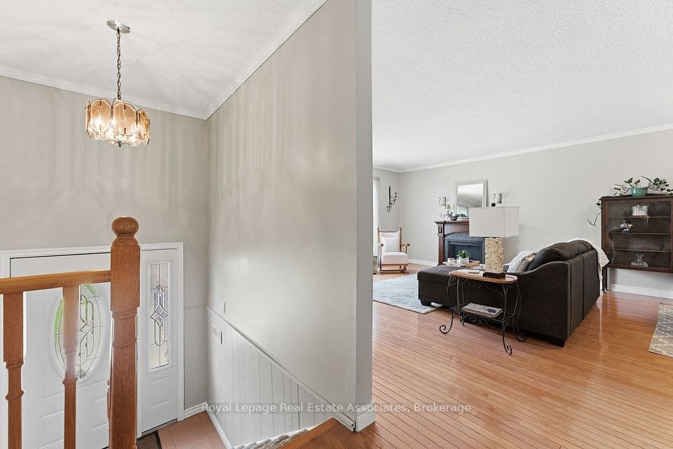 1069 Alexandra Avenue, Mississauga, ON L5E 2A1 – photo 3