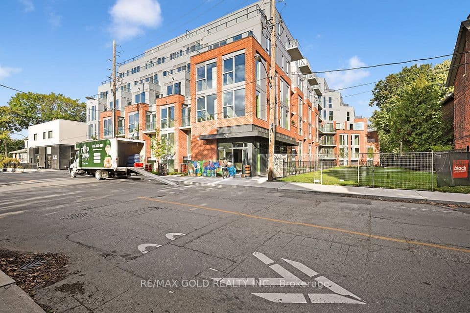 57 Brock Avenue 211, Toronto, ON M3H 3N2 – main photo