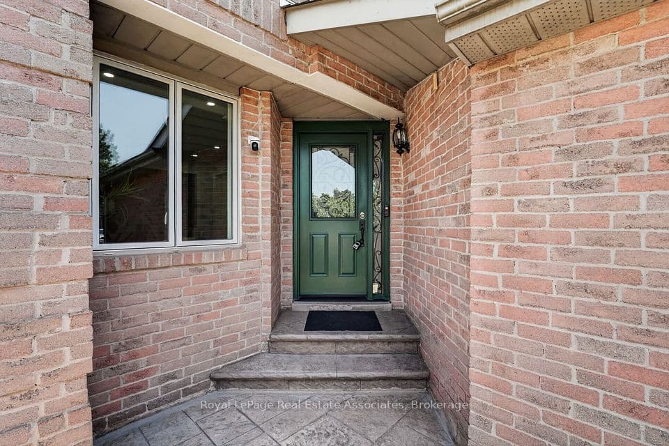 3346 Chartrand Crescent, Mississauga, ON L5L 4C5 – photo 3