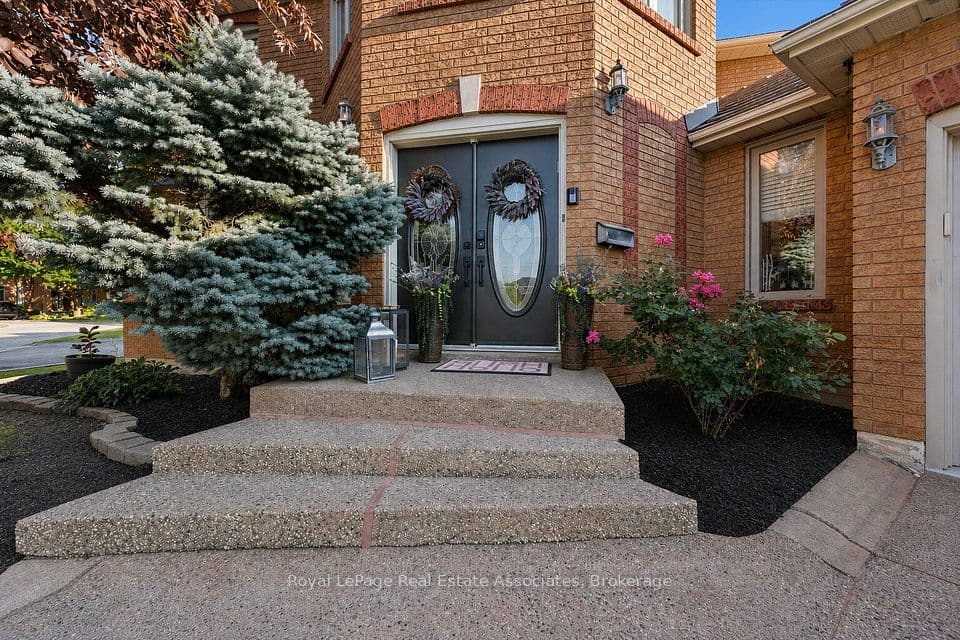 3344 Trelawny Circle, Mississauga, ON L5N 6N5 – photo 2
