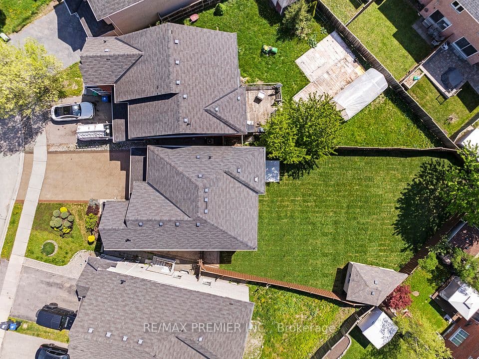 6 Lockburn Crescent, Brampton, ON L7A 3W7 – photo 2