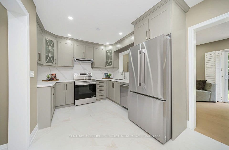 7216 Gagliano Drive, Mississauga, ON L5W 1X4 – main photo