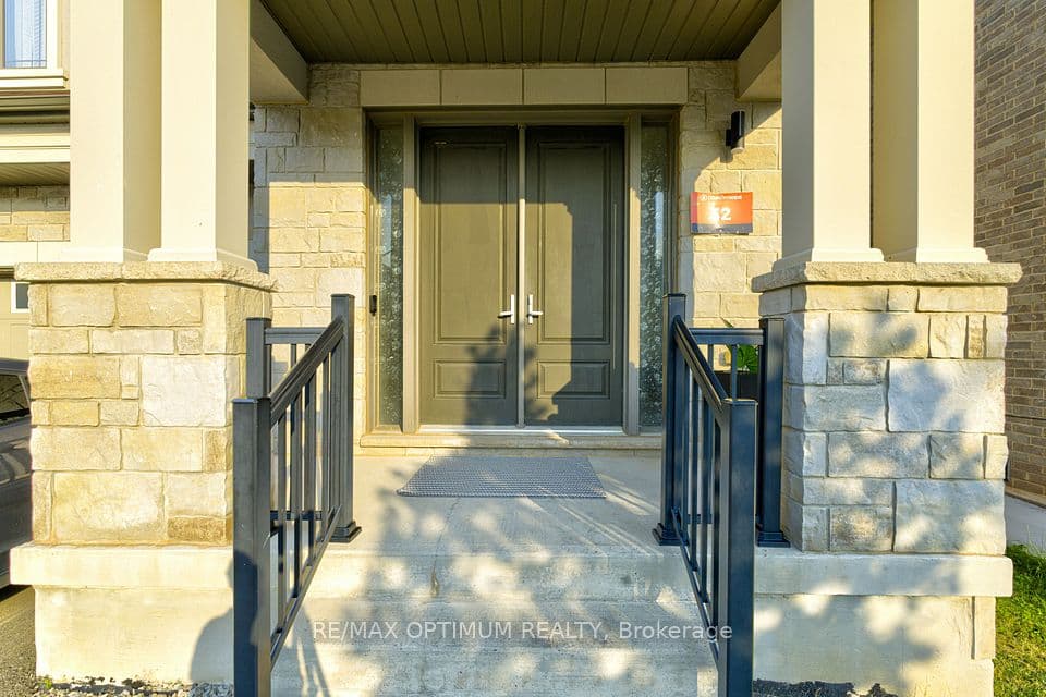 8 Lyle Way, Brampton, ON L6X 5P8 – photo 2