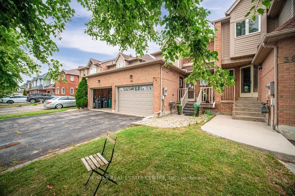 40 Langdale Crescent, Brampton, ON L6Y 4R7 – photo 2