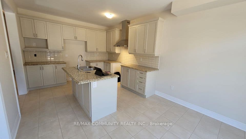 18 Walworth Street, Halton Hills, ON L7G 0N5 – photo 2