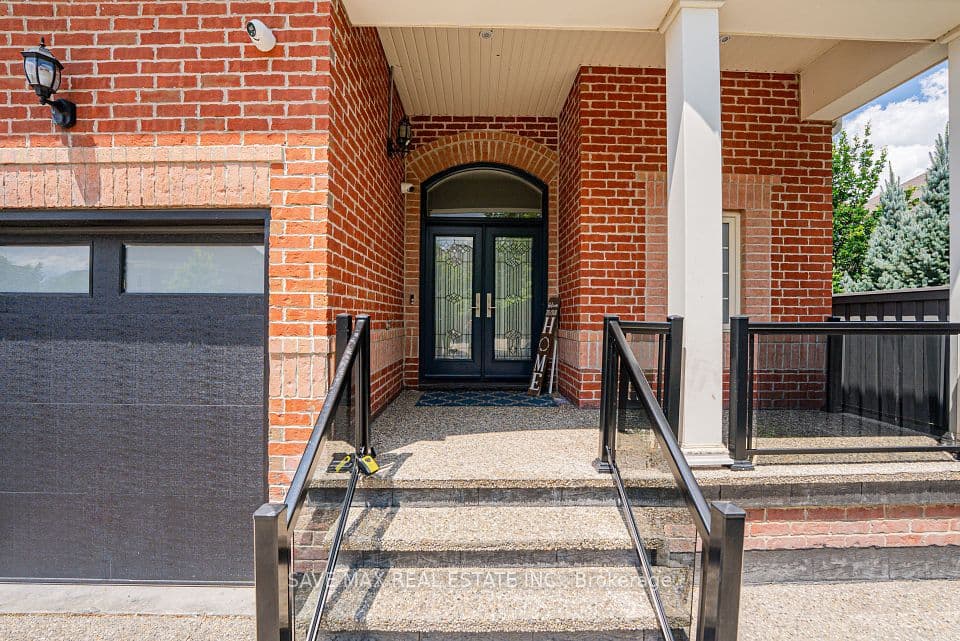 47 Legendary Circle, Brampton, ON L6Y 0S1 – photo 3