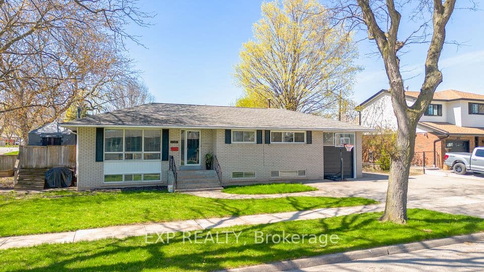 2387 Cyprus Avenue, Burlington, ON L7P 1G5 – photo 2