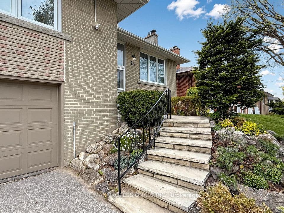24 Breadner Drive, Toronto, ON M9R 3M4 – photo 2