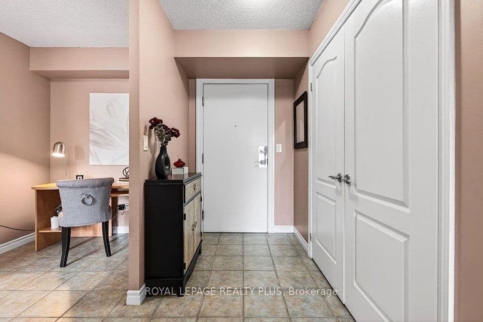 2088 Lawrence Avenue W 412, Toronto, ON M9N 3Z9 – photo 2
