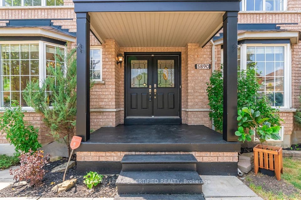 5890 Tampico Way, Mississauga, ON L5M 6Y9 – photo 2