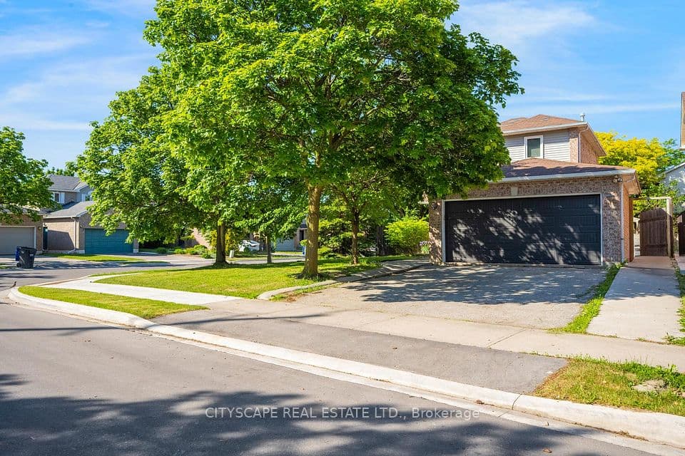 65 Mullis Crescent, Brampton, ON L6Y 4S9 – photo 2