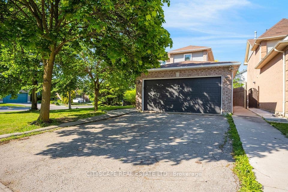 65 Mullis Crescent, Brampton, ON L6Y 4S9 – photo 3