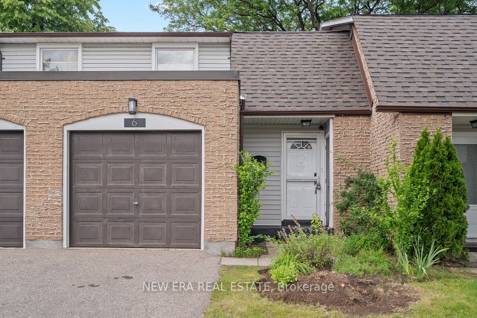 2440 Bromsgrove Road 6, Mississauga, ON L5J 4J7 – main photo
