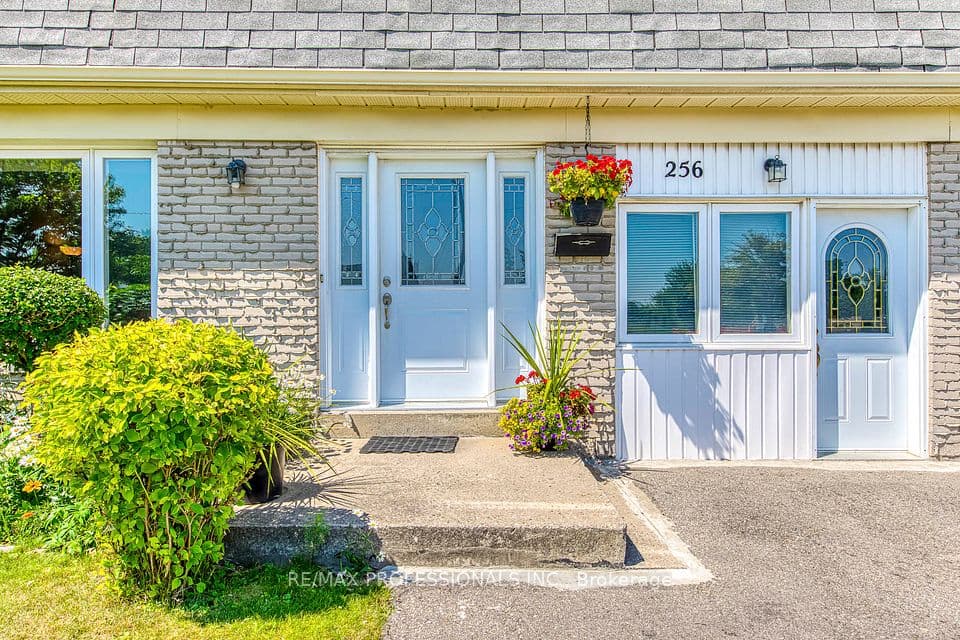 256 Wellesworth Drive, Toronto, ON M9C 4S6 – photo 2