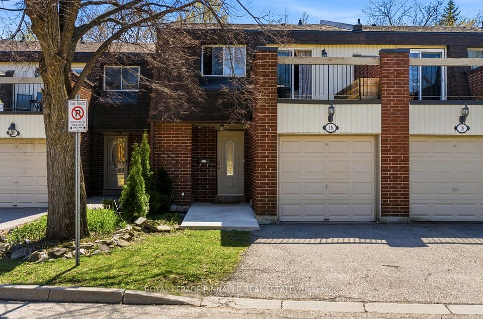 6240 Montevideo Road 19, Mississauga, ON L5N 2N7 – main photo