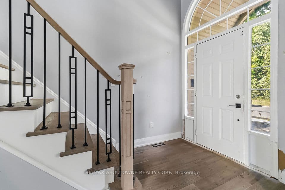 930 Lancaster Boulevard, Milton, ON L9T 6A4 – photo 3