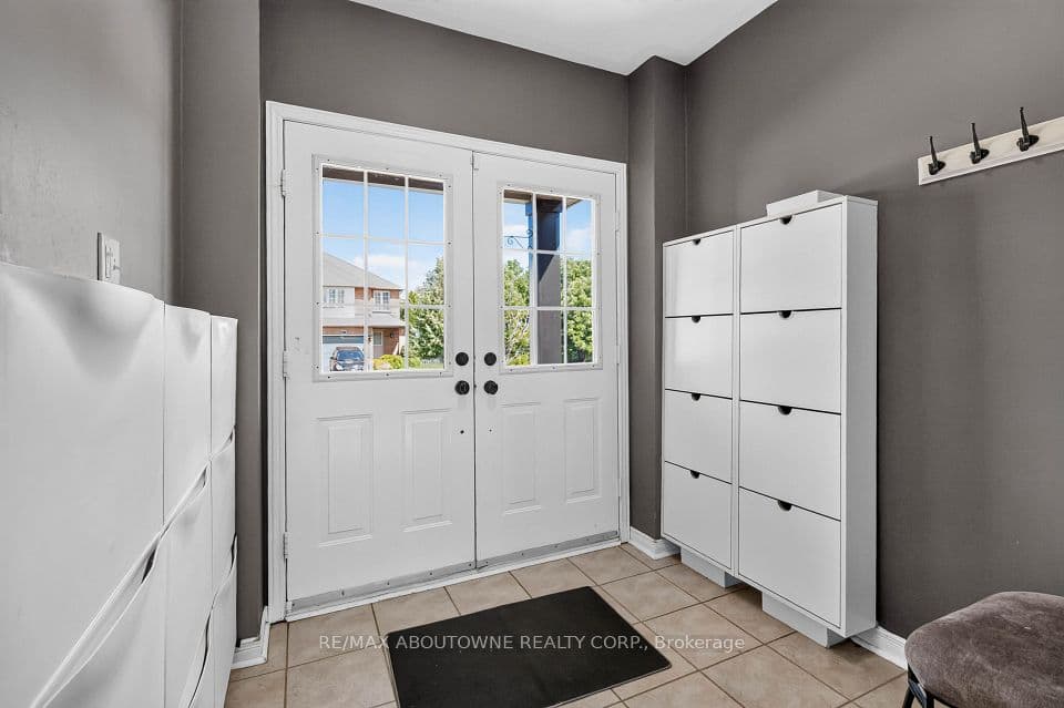 5233 Thornburn Drive, Burlington, ON L7L 6R3 – photo 3