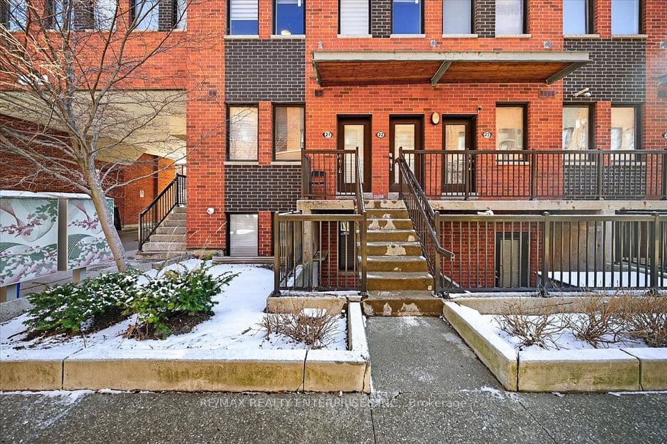 871 Wilson Avenue 21, Toronto, ON M3K 1E6 – main photo
