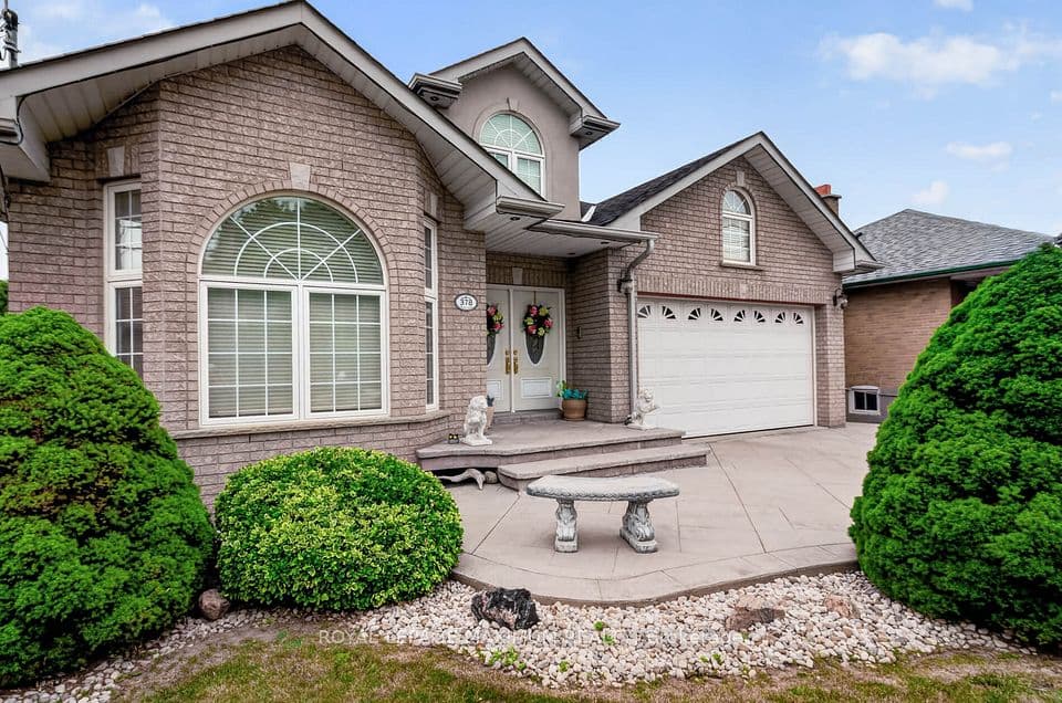 378 Rustic Road, Toronto, ON M6L 1W7 – photo 2