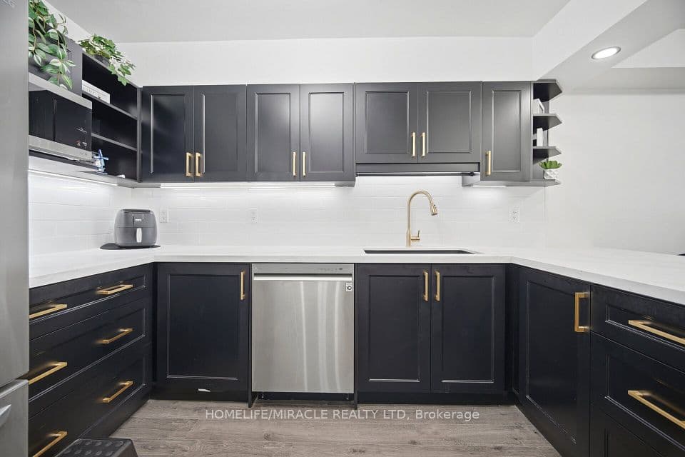 238 Albion Road 102, Toronto, ON M9W 6A7 – photo 2